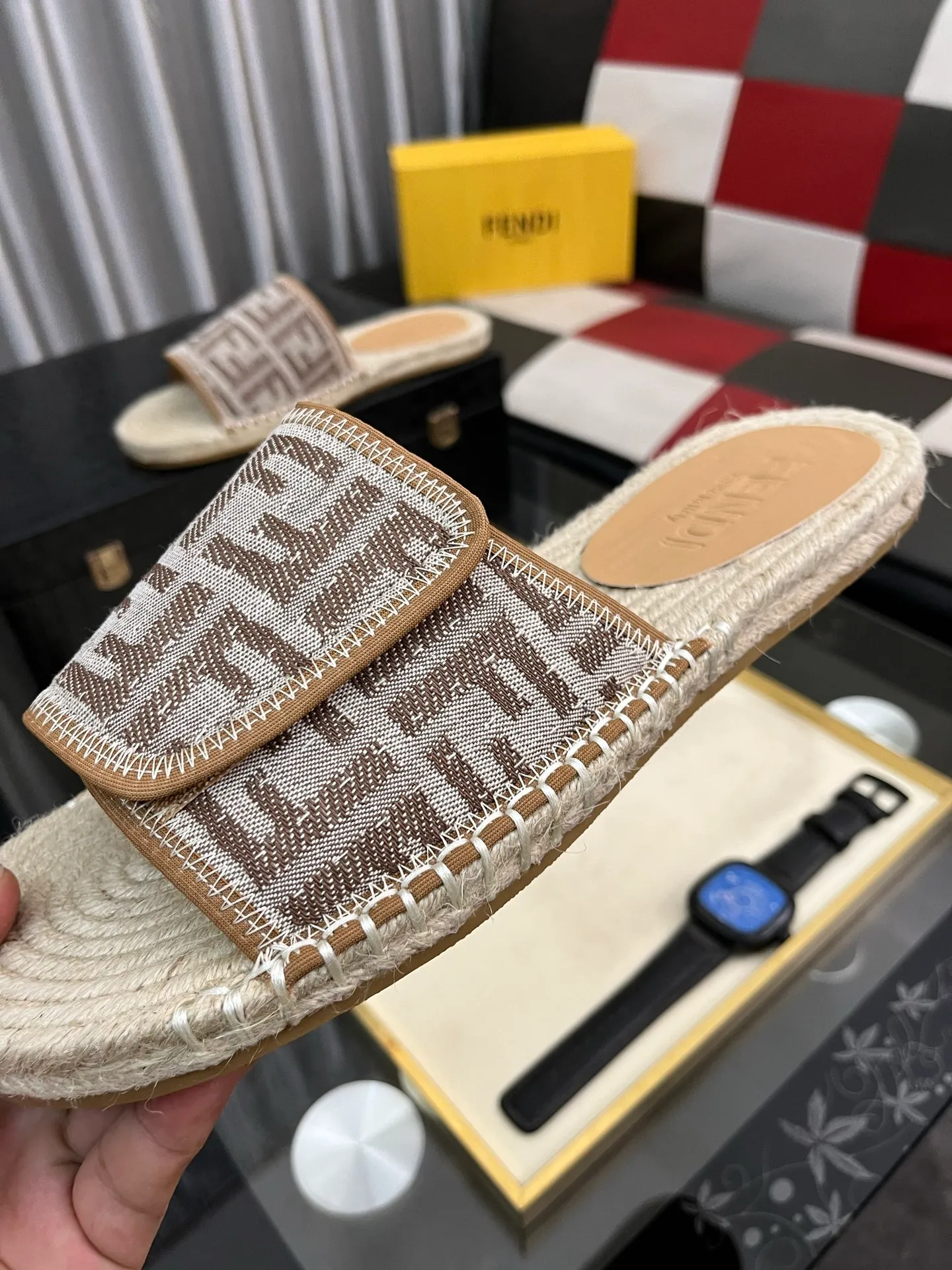 Men's shoes💰320⌚️⌚️[FENDI~Fendi slippers] High-end men's shoes brand official website 1:1 latest masterpiece: original mold customization, fabrics made of imported original materials, upgraded outsole, lighter, top quality in the market, simple and tasteful, a must-have for fashionistas, fashion is at your feet, full of confidence, the same style at the counter👍The season of summer slippers is here. Yardage: 38-44. Can be customized45.46.47